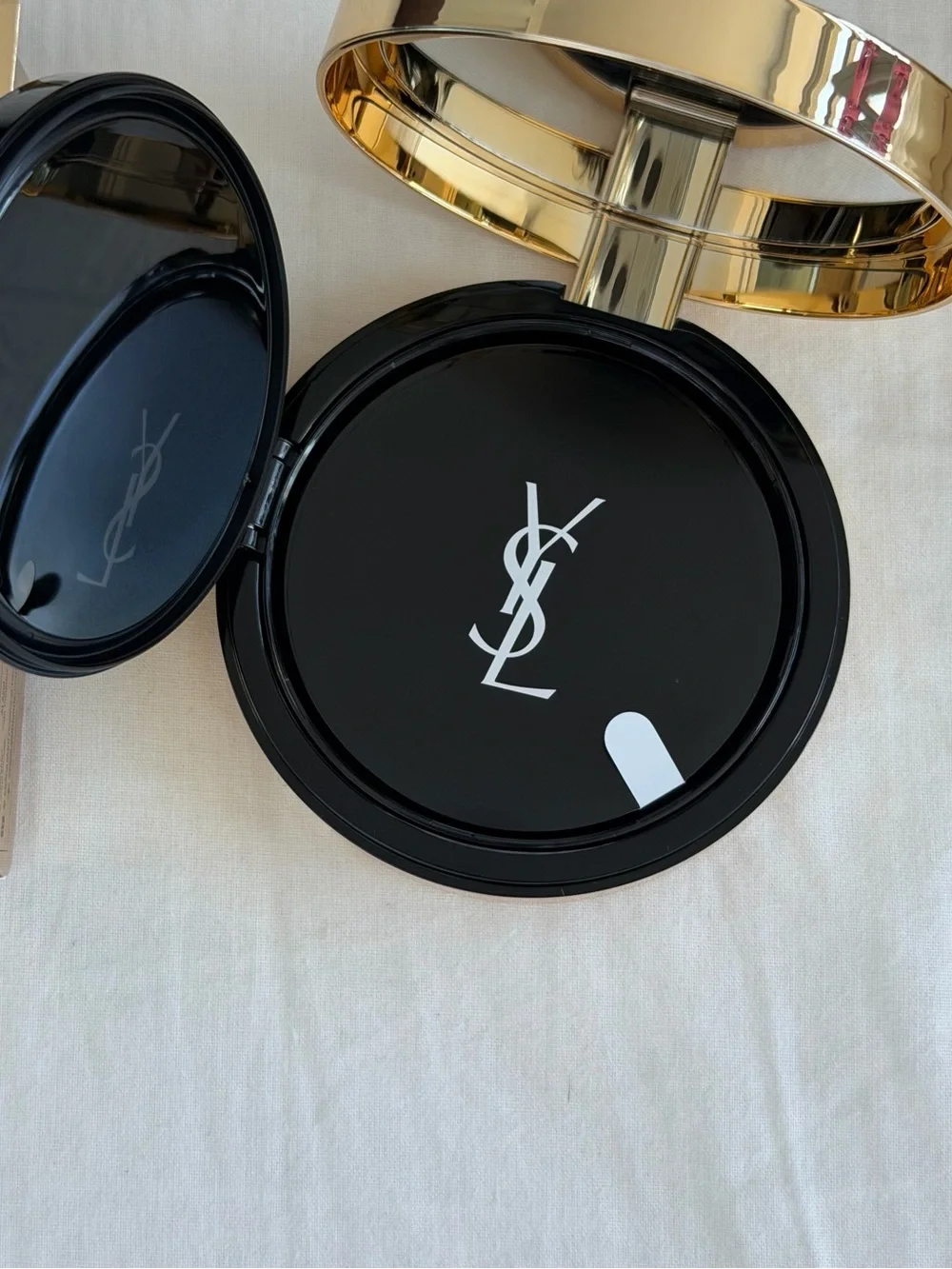 Yves Saint Laurent Cushion Foundation - LN4